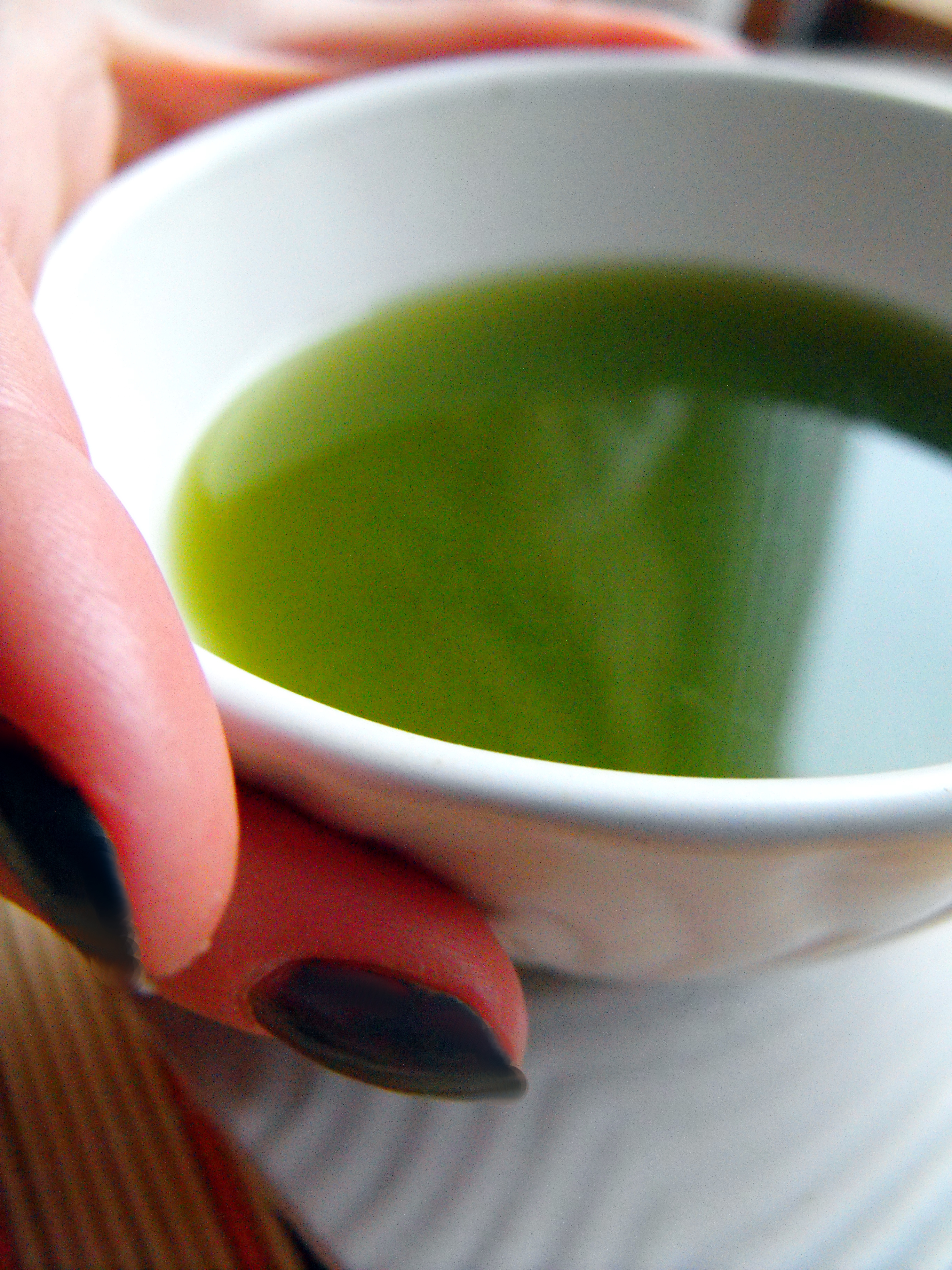 Матча - это традиционный японский зеленый чай, используемый во время чайной церемонии ча-но-ю