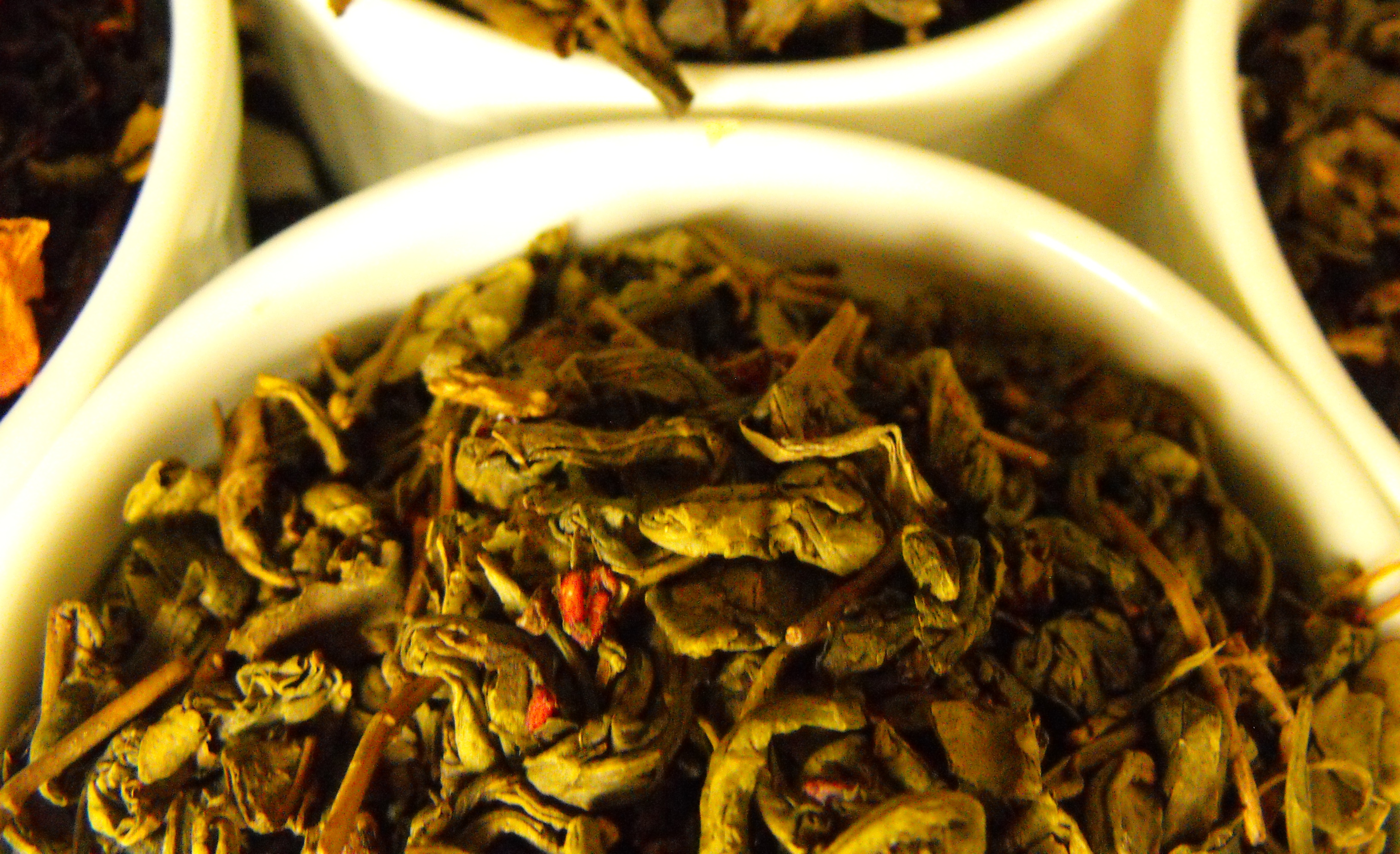 Chum mee - это китайский чай, название которого означает Драгоценные брови
